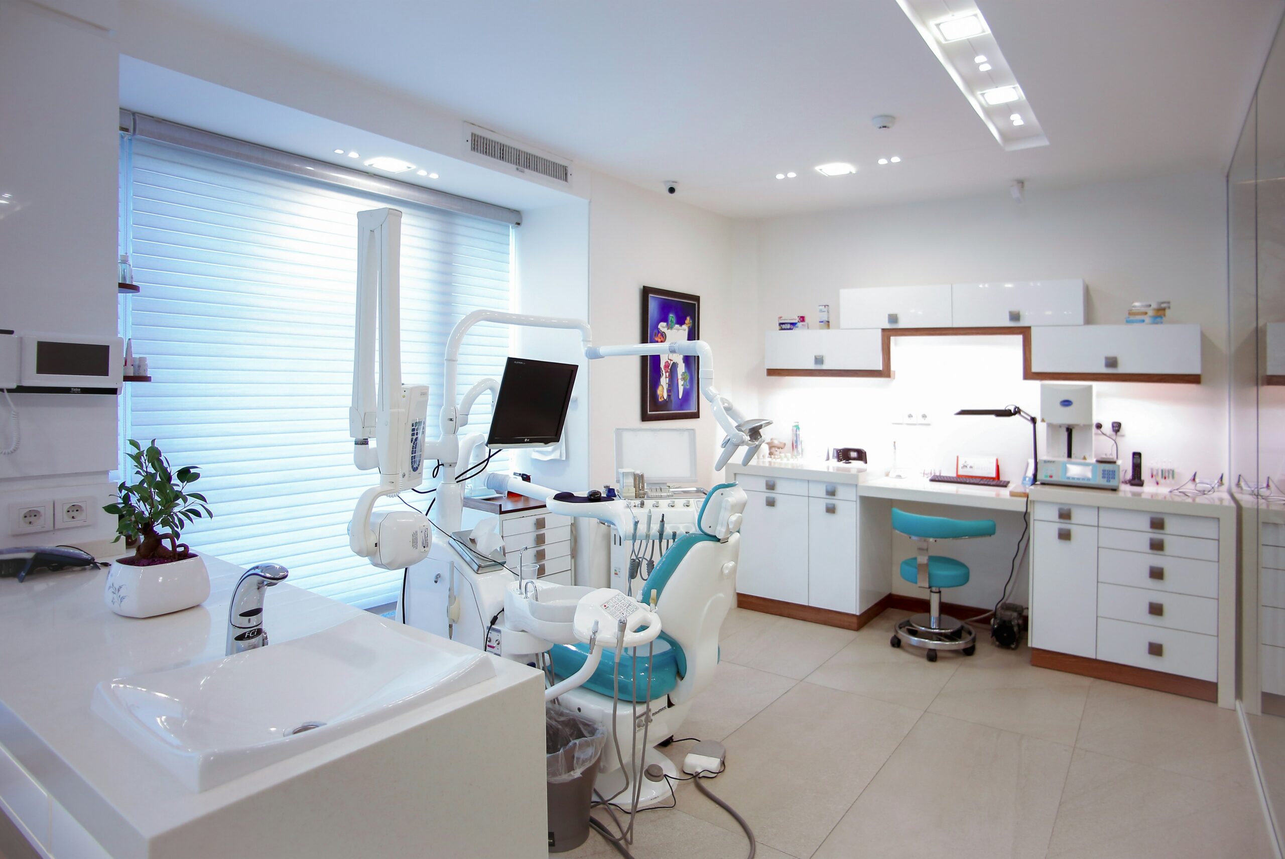 The Dentist’s Guide to Investing in Practice Technology for Better ROI